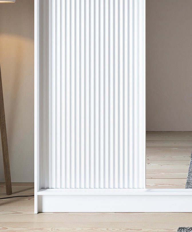 Eleganter Designer Kleiderschrank Beatrix: Stilvolle Aufbewahrung für Ihr modernes Schlafzimmer