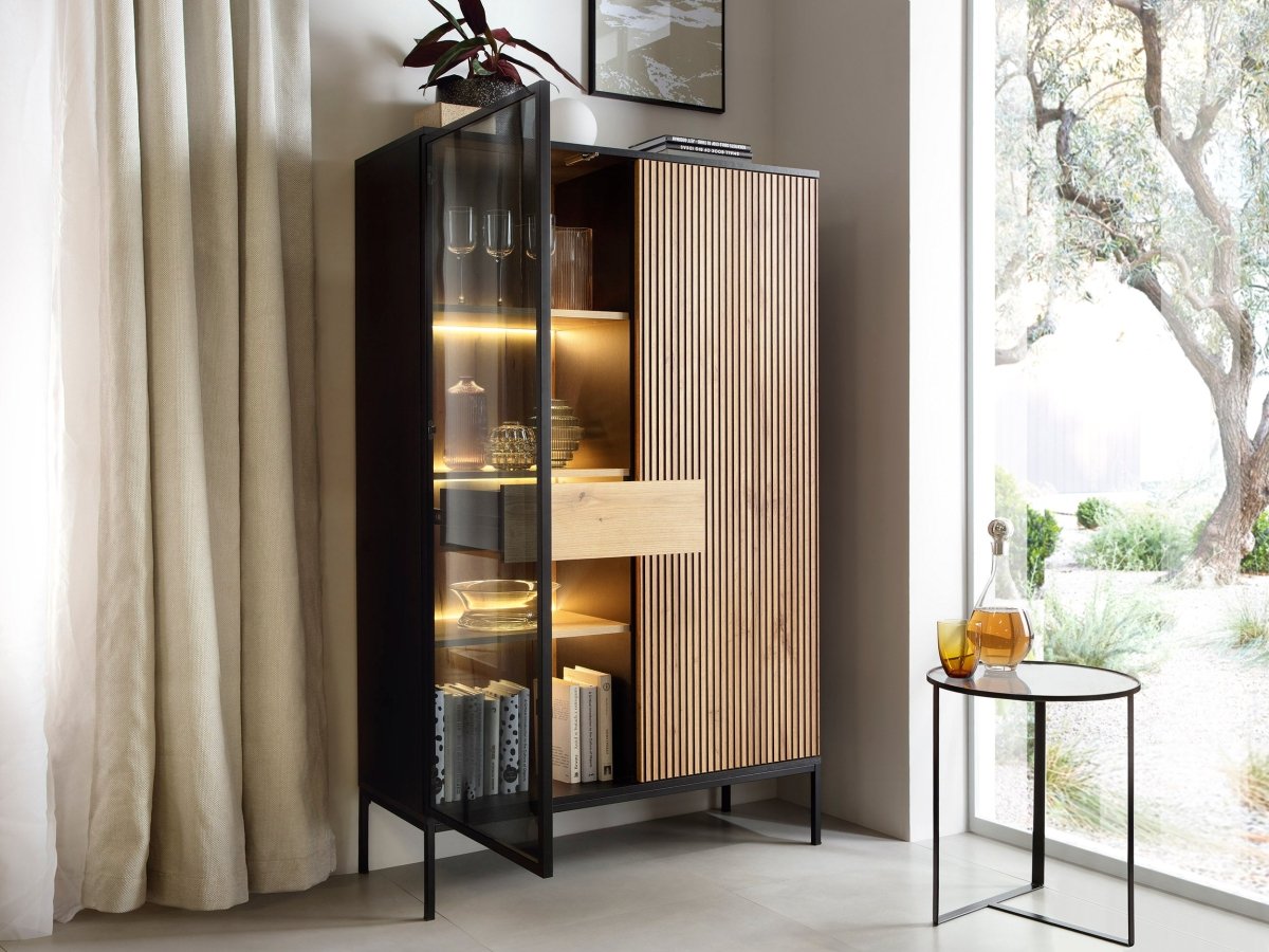 Nayra II Designer Glasvitrine mit LED-Beleuchtung – Ihre Luxus-Präsentationslösung