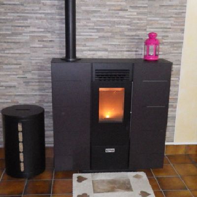 Orcino 7 kW Extraflacher Pelletofen: Effizientes Heizen mit Stil für Ihr Zuhause