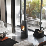 Lade das Bild in den Galerie-Viewer, Invicta Aratos Holzofen 12 kW – elegantes Design und hohe Leistung
