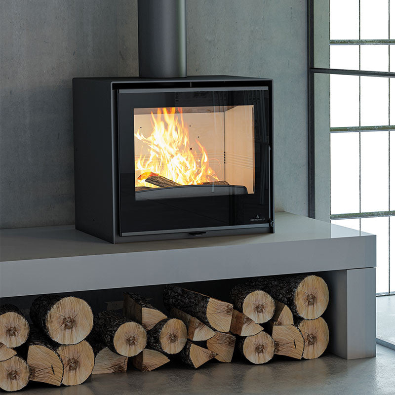 ARUS 9,5 kW Holzofen: Dreifachverbrennung, Holzfüße, FireTek-Interieur für ökonomisches Heizen