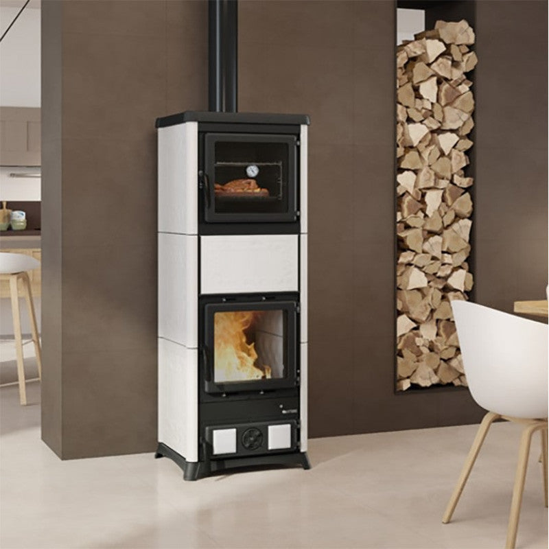 Leistungsstarker Nova Forno Holzofen mit integriertem Backofen 11,8 kW
