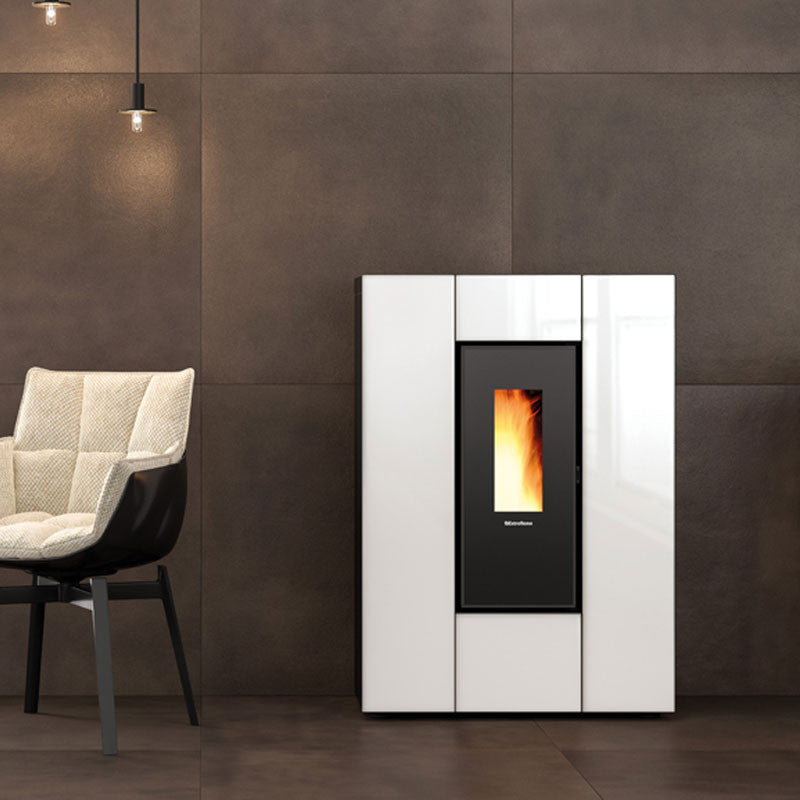 Marilena Plus AD Crystal Pelletofen: Effiziente Raumheizung mit 8 kW Leistung, schlankes Design