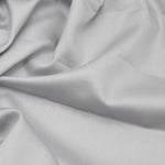 Lade das Bild in den Galerie-Viewer, Luxuriöses Premium Satin Bettwäsche Set Hellgrau - Glatt, Kühl &amp; Elegant für Ihr Schlafzimmer
