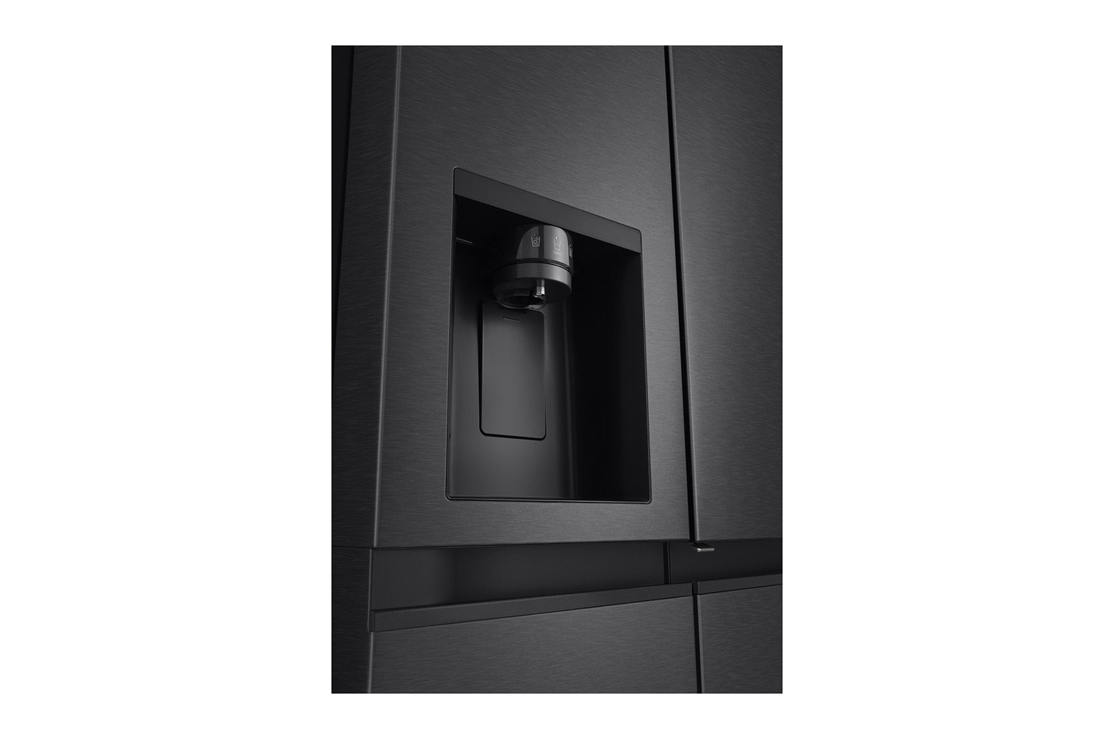 LG Side-by-Side Kühlschrank: 638L, Eis-, Crushed Ice- & Wasserspender, Mattschwarz